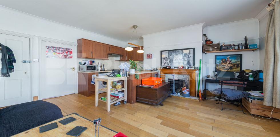 			INCLUDES COUNCIL TAX, 1 Bedroom, 1 bath, 1 reception Flat			 Broadway Parade, Crouch End